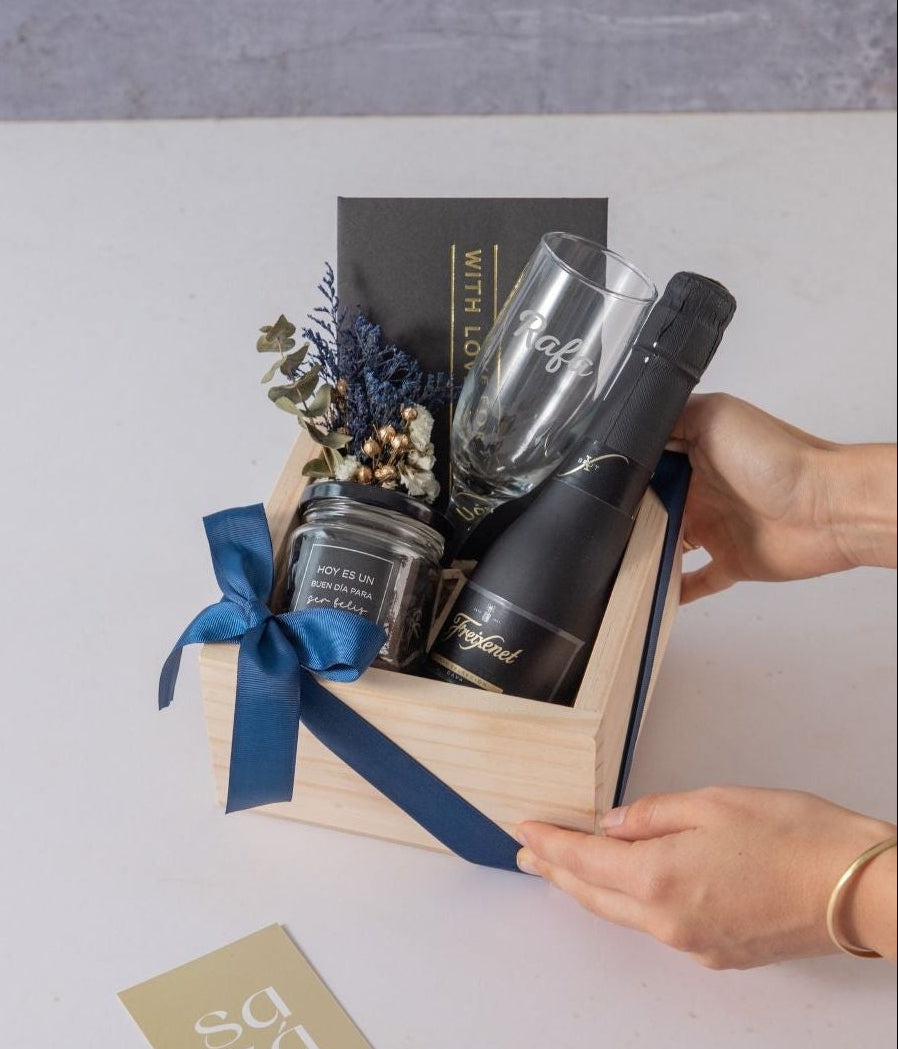 Set Brindemos por ti: Freixenet, Brownies & Copa Personalizada