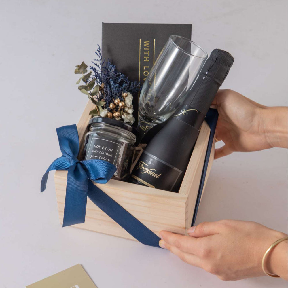 Set Brindemos por ti: Freixenet, Brownies, Flores con Dedicatoria