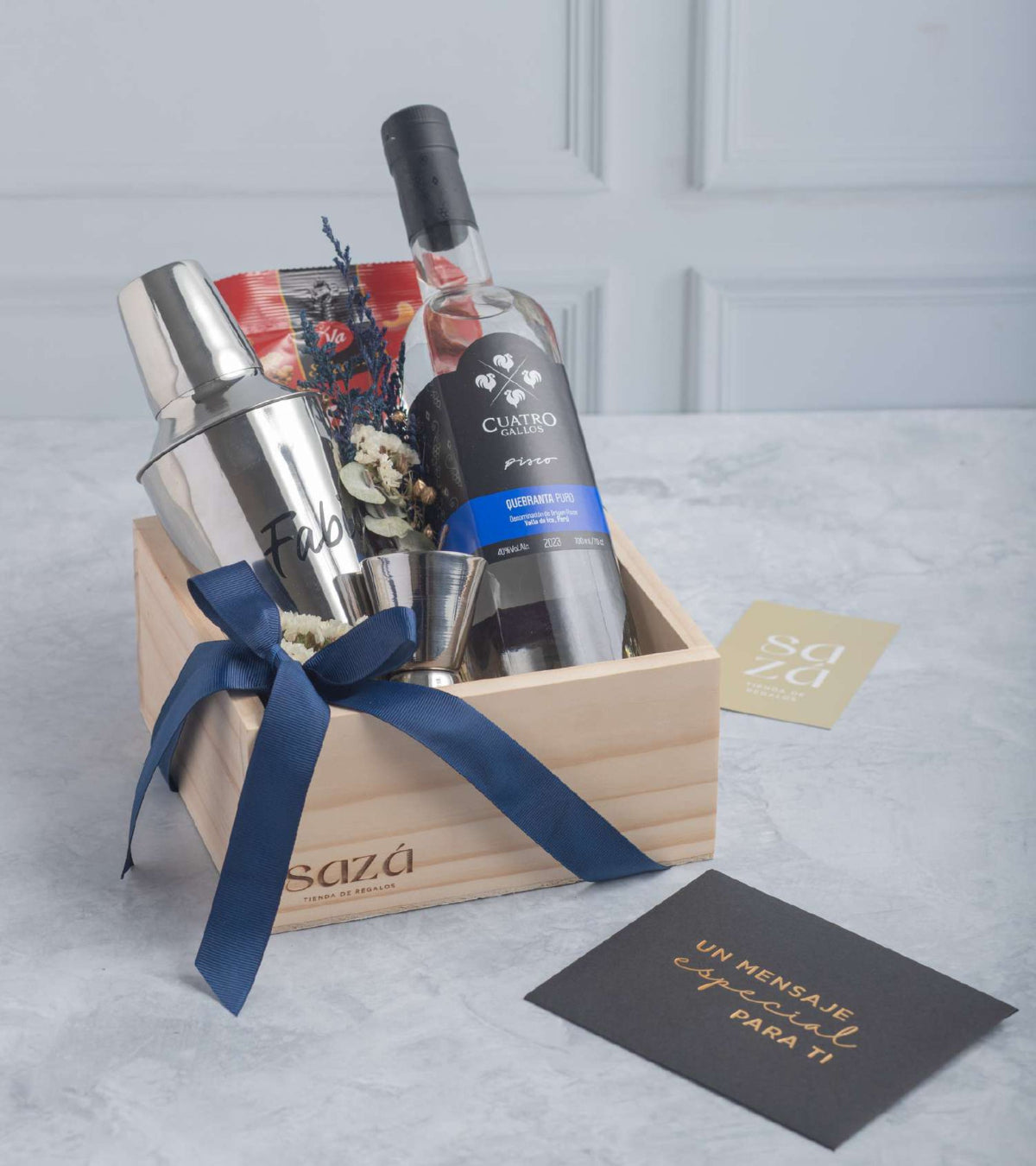 Pack Pisco Cuatro Gallos & Coctelera Personalizada