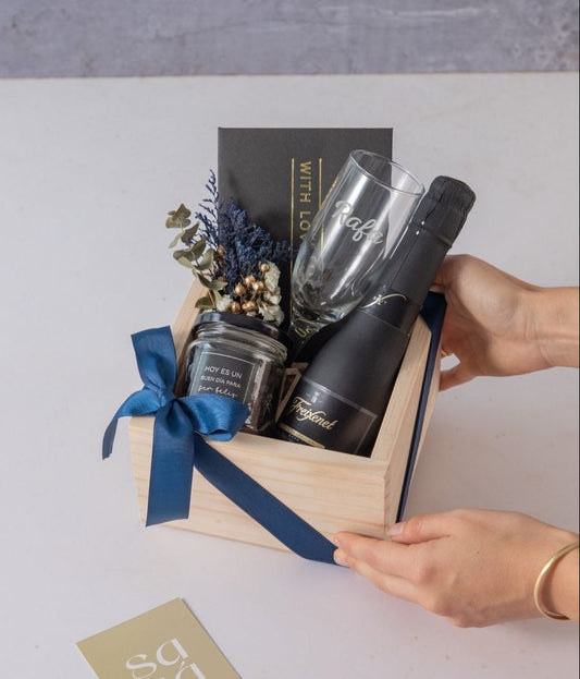 Set Brindemos por ti: Freixenet, Brownies & Copa Personalizada