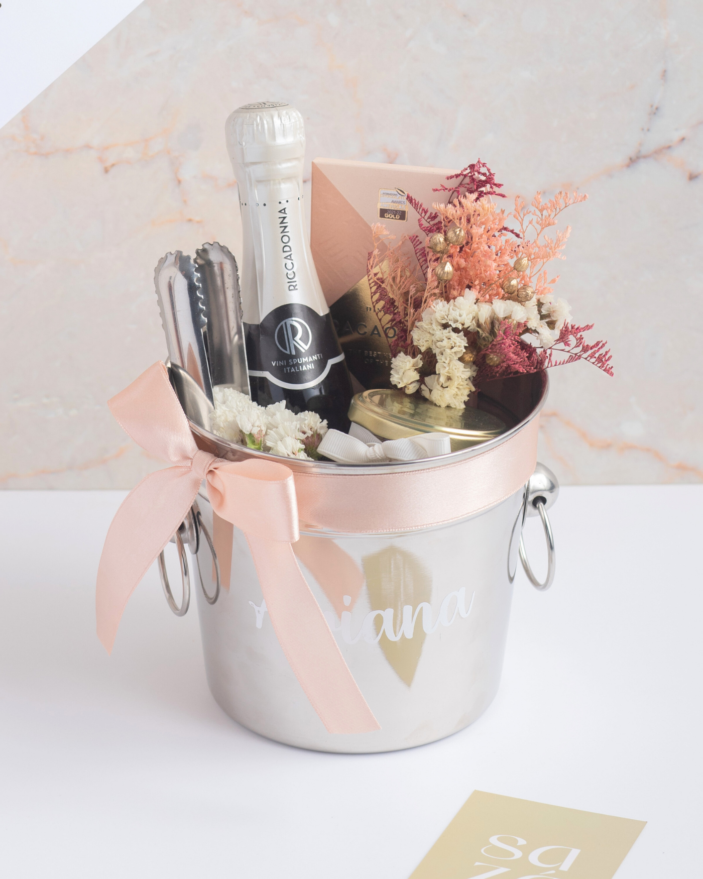 Pack Celebra: Hielera Personalizada & Chocolate Premium
