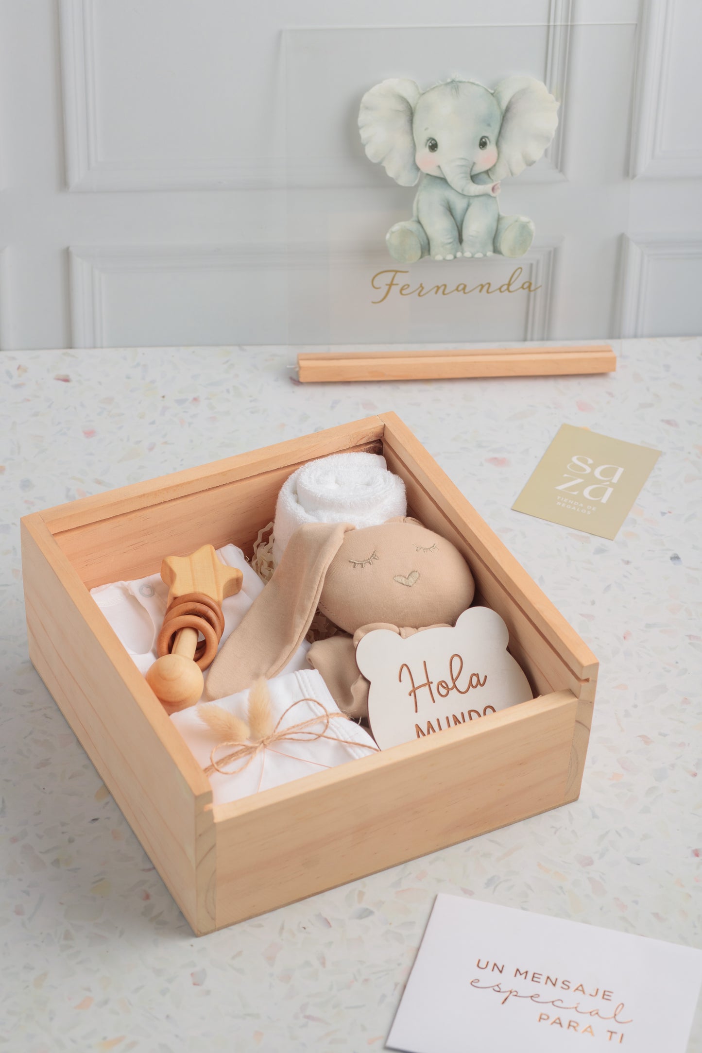 Pack Bebé Elefante: Sonaja de Madera, Babita & Body de Algodón