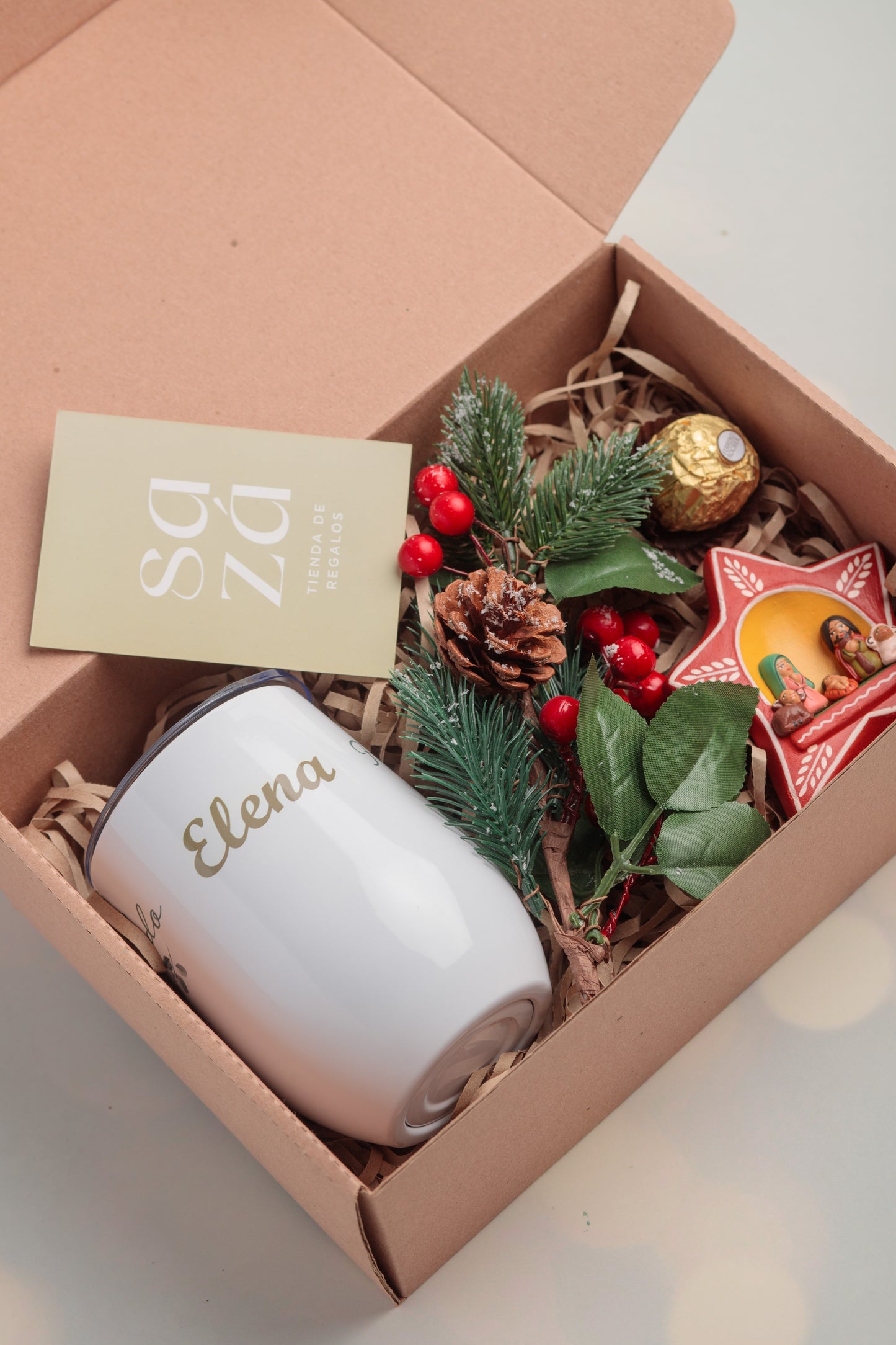 Kit Navideño Oficina: Vaso Térmico Personalizado & Retablo de Cerámica