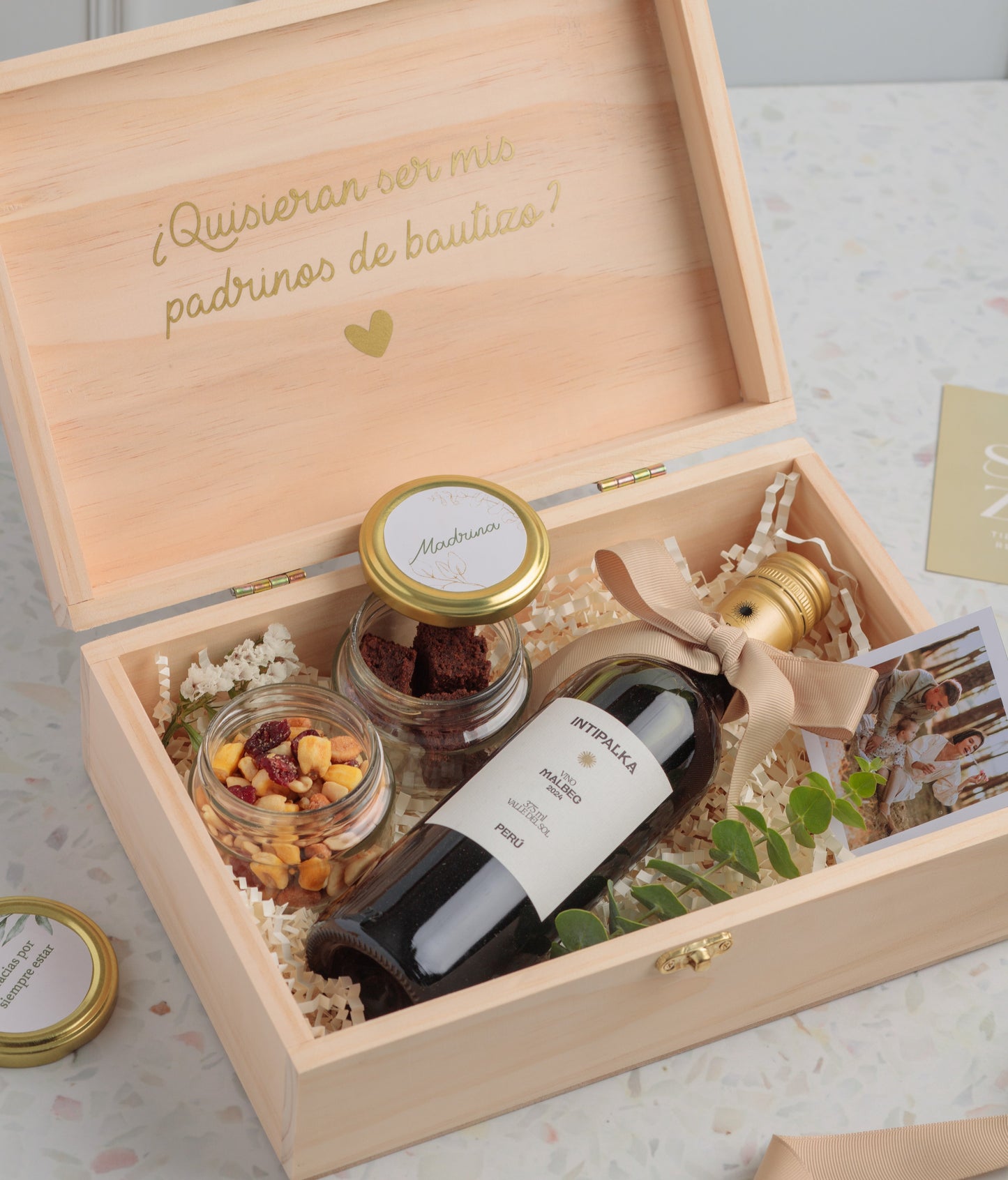 Pack Madrina & Padrino: Cofre Personalizado & Vino Intipalka