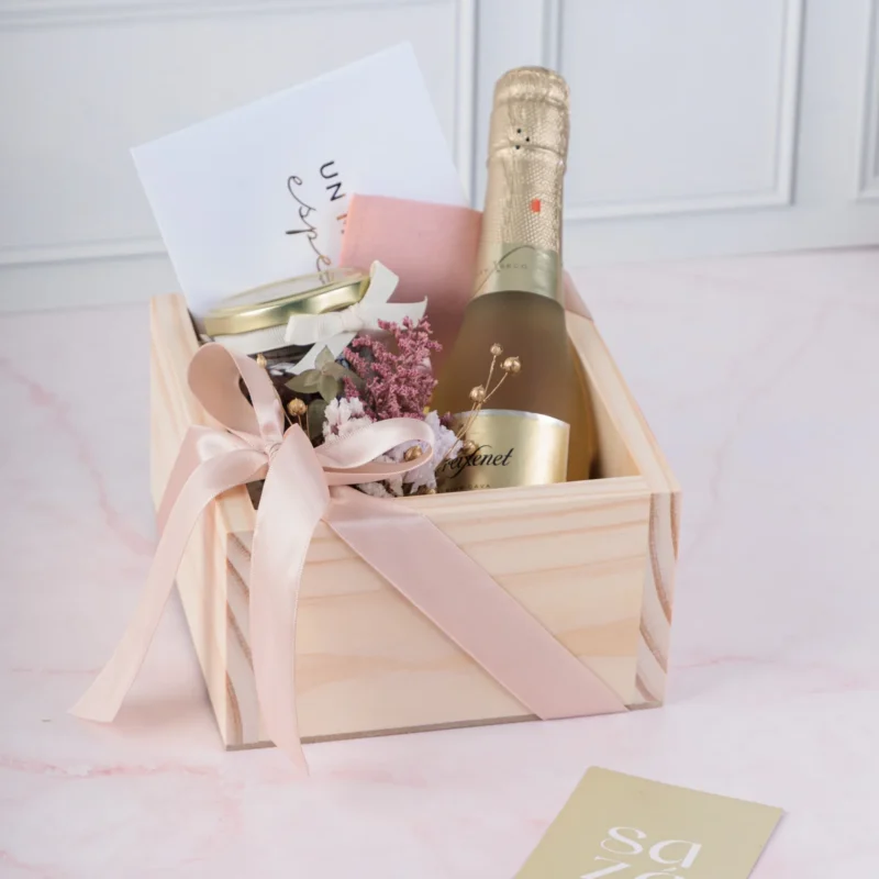 Magnolia: Freixenet, Brownies & Pulsera Personalizada