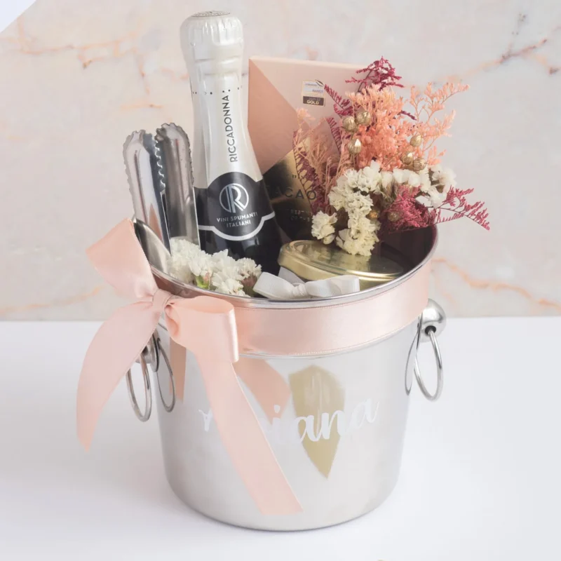 Celebra Rosa: Hielera Personalizada & Chocolate Premium