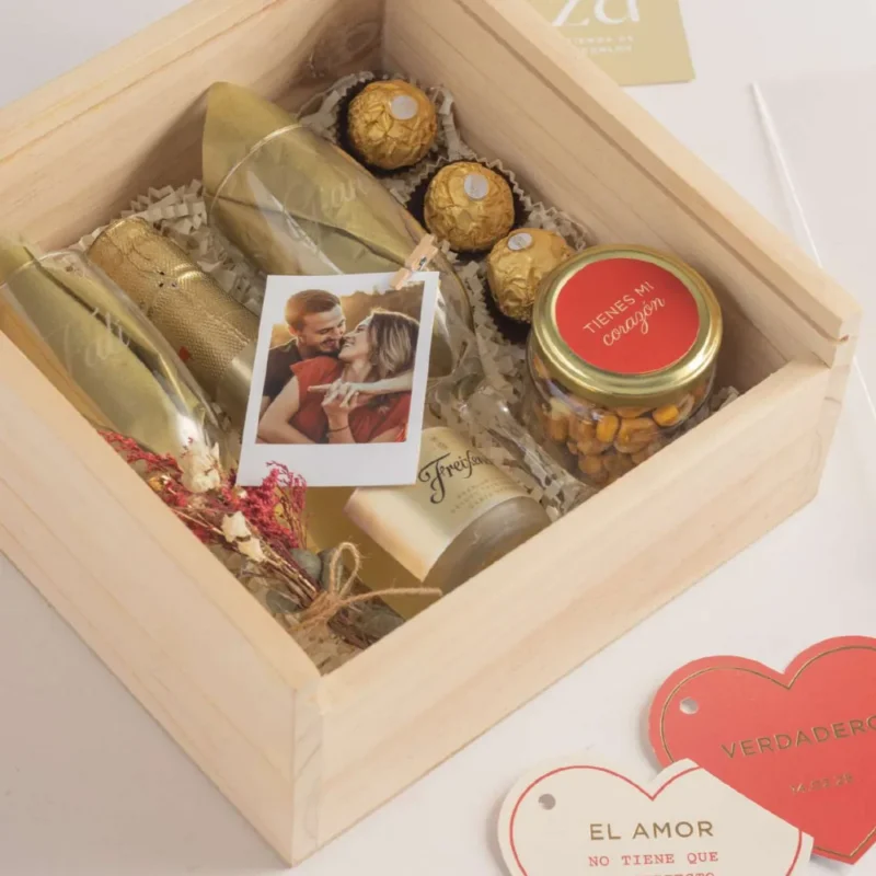 Brindis para Dos: Bombones, Foto & Copas Personalizadas