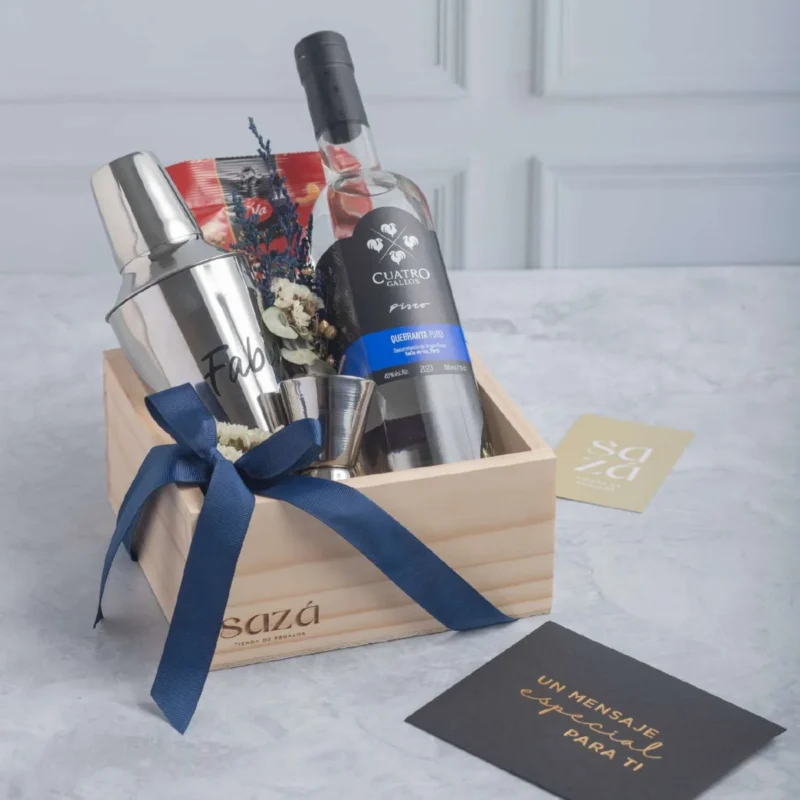 Cocktail Box: Pisco Cuatro Gallos & Coctelera Personalizada